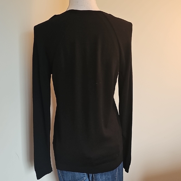 Black V-Neck Long Sleeve Sweater - Picture 4 of 6
